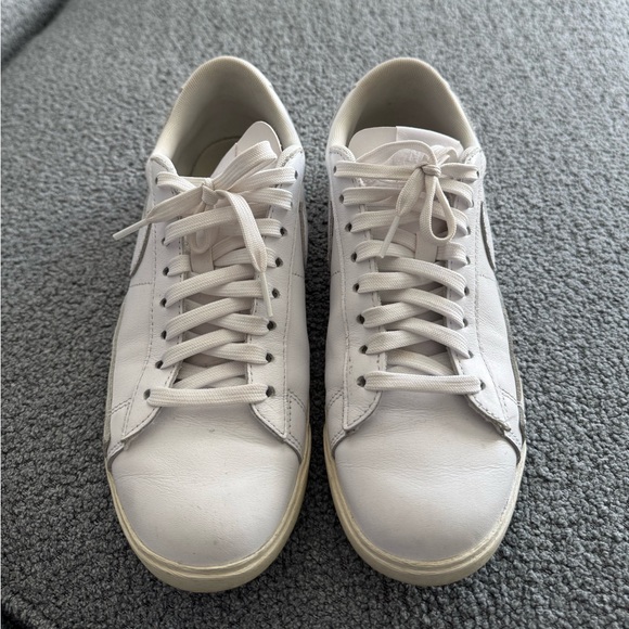 Nike Blazer Low LE "Triple White" sneaker - Picture 2 of 7